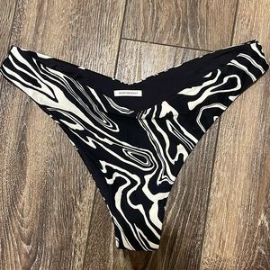 Wewhorewhat bikini. No size tag but I would assume l/xl. High cut